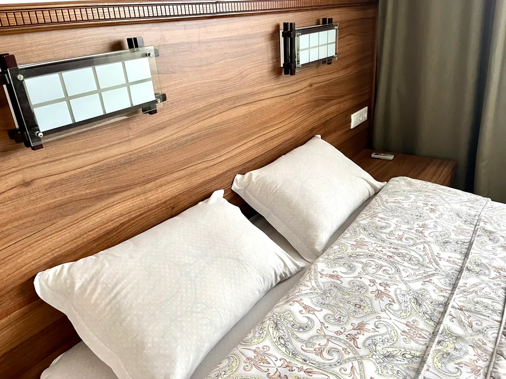 Изолированная двухкомнатная в центре города рядом с метро и ТЦ