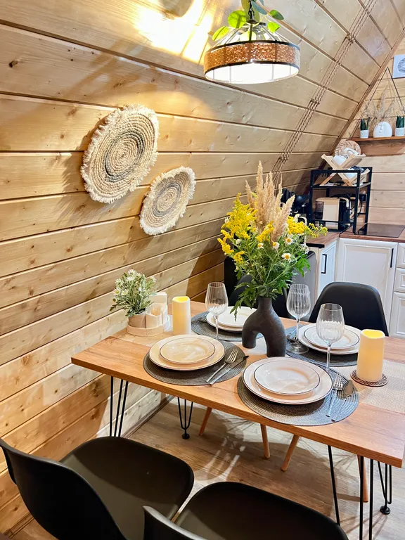 Уютный домик у леса