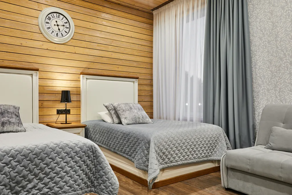 Улучшенный трехместный номер с раздельными кроватями и видом на озеро