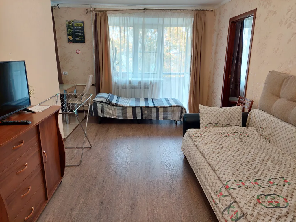 Двушка с планировкой трёшки. Микрорайон