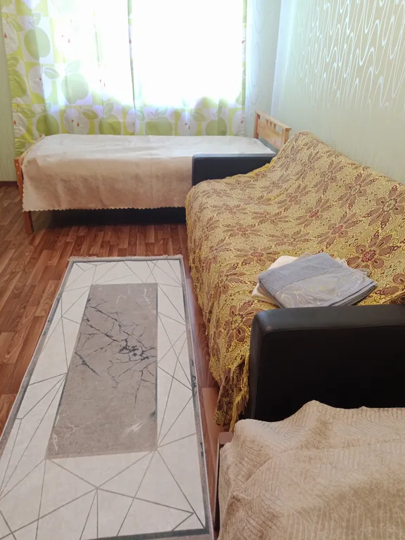 Квартира в новом доме на берегу реки. Парковка свободная.