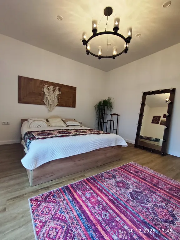 Уютный домик на берегу озера