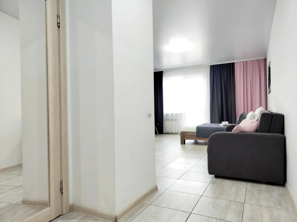 Студия с обзорным видом на город