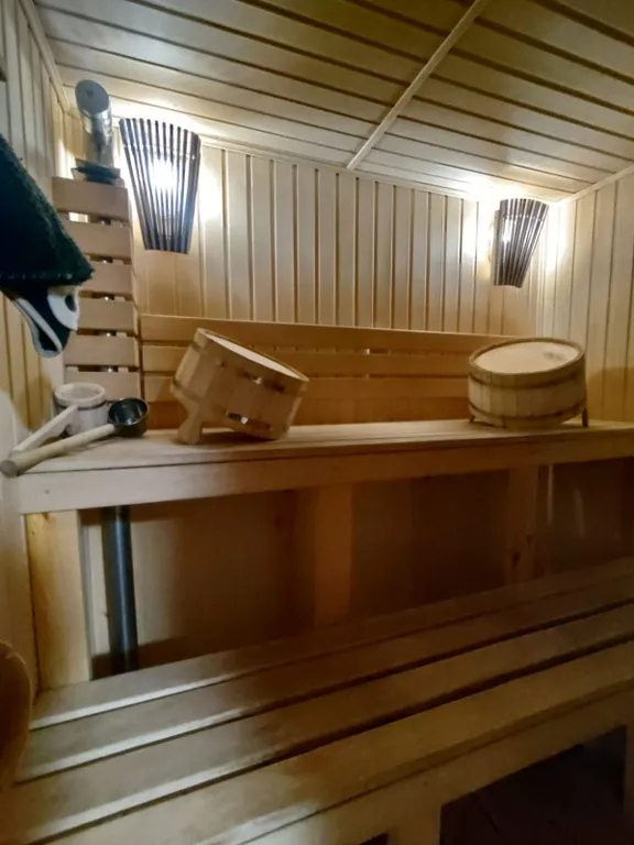 Домик, чан, баня в сосновом лесу, закрытая территория