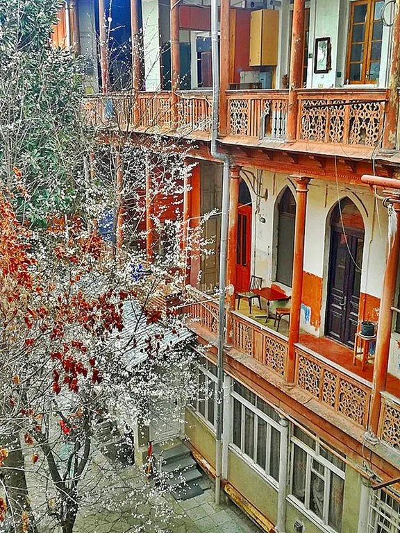 Двухуровневый апартамент с балконом в старом городе