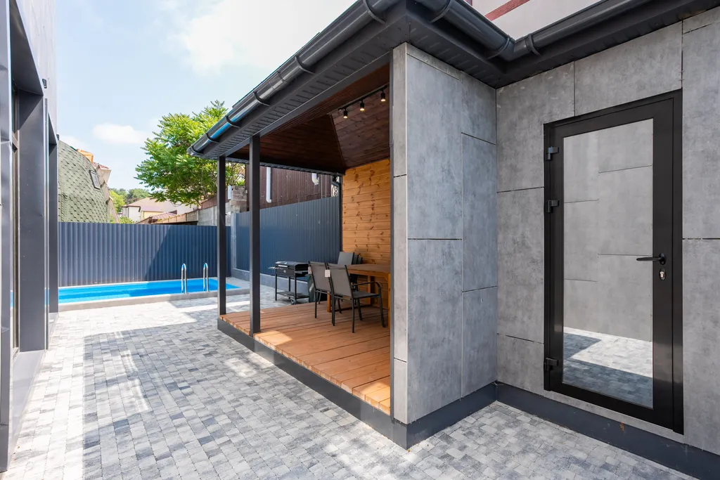 Большой коттедж