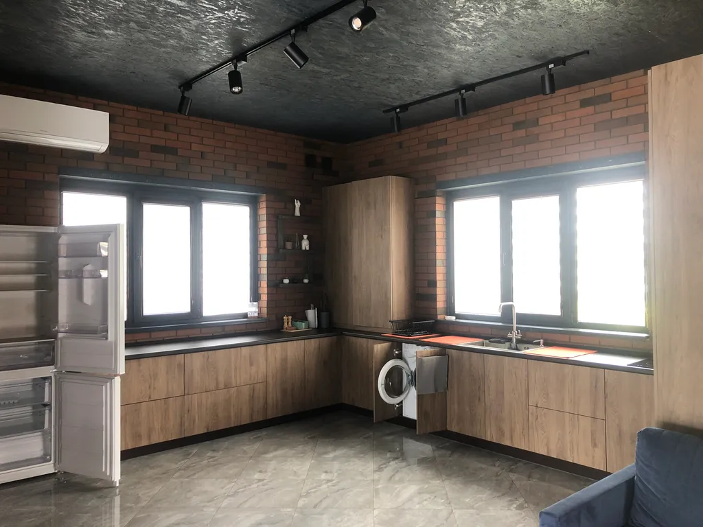 Частный дом с футбольным полем