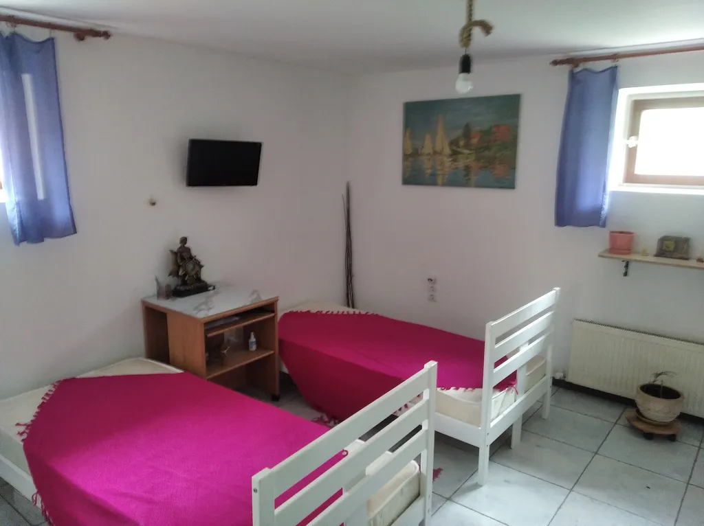 Квартира отдельная на первом этаже частного дома