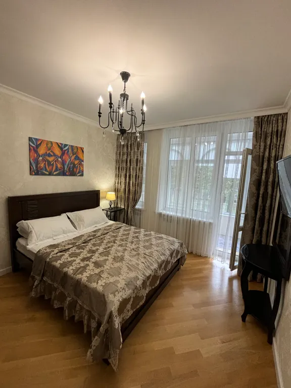 Шикарная квартира в центре с видом на бульвар и прямым выходом в парк