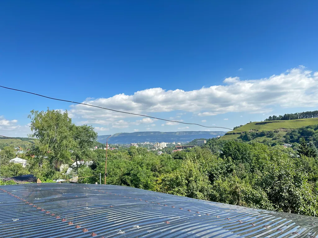 Тихий и уютный дом с террасой с видом на горы