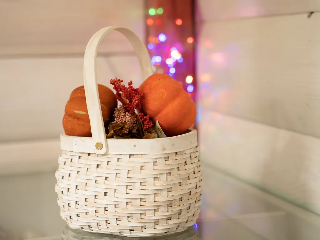 Двухэтажный срубовый гостевой домик с русской баней на дровах и купель