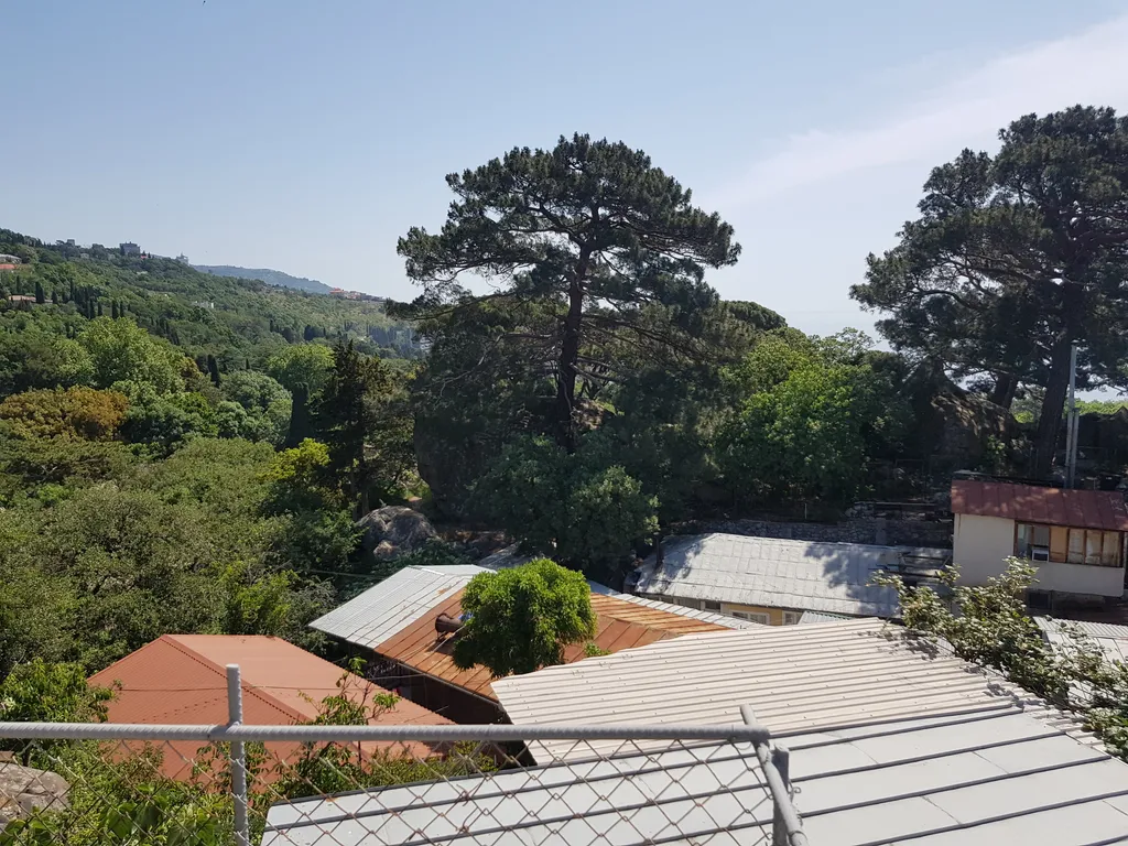 Отдельная комната-домик с выходом на террасу с видом на море