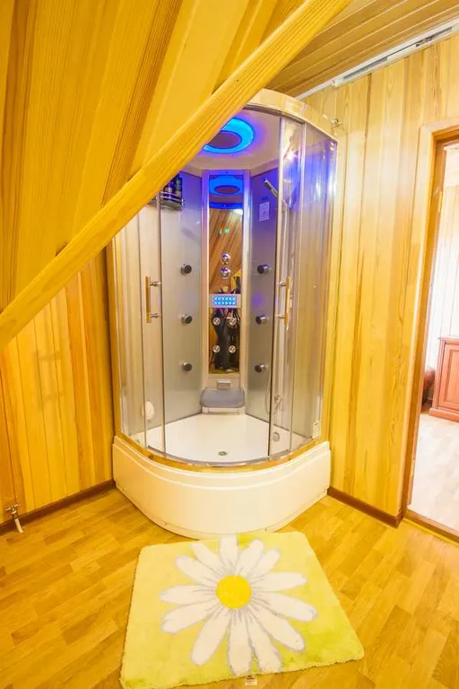 Усадьба с террасой у озера