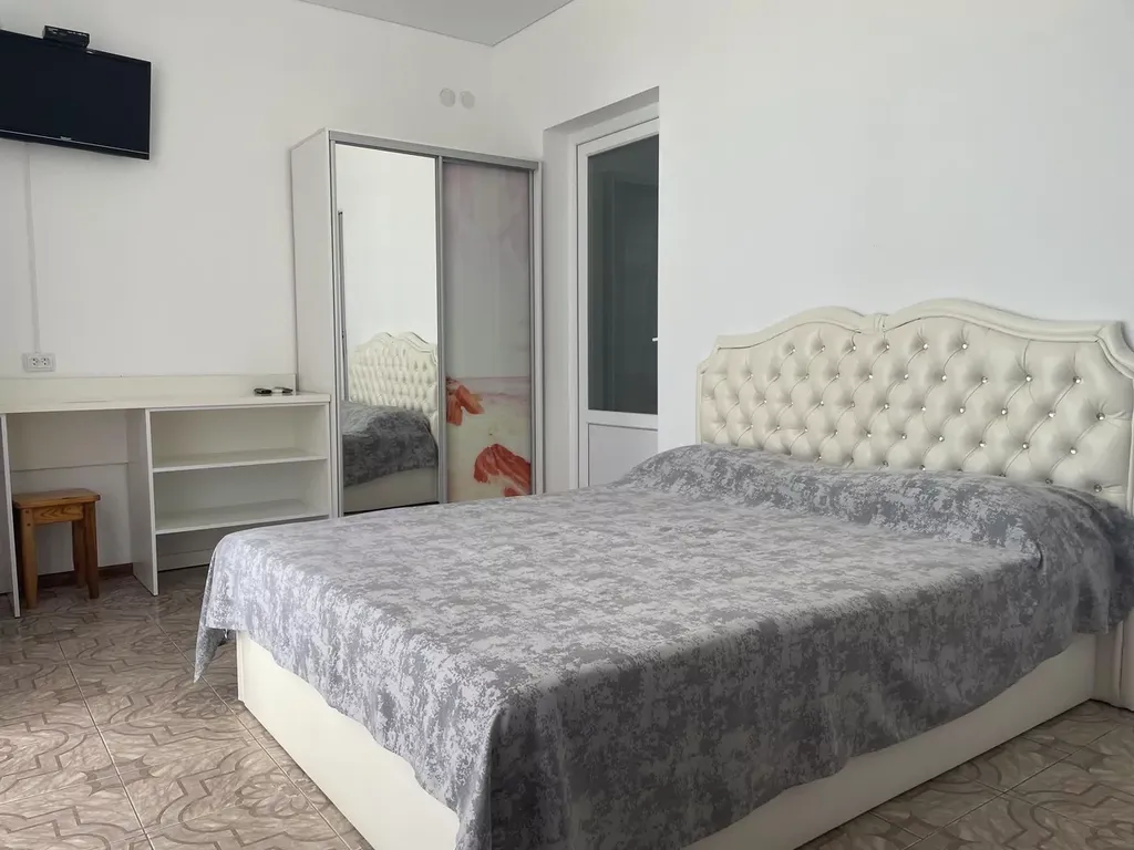 Квартира Улучшенный двухкомнатный  номер с балконом и видом на море — аренда посуточно в Коктебель