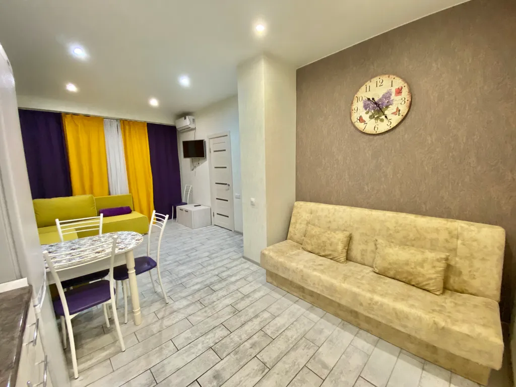 Апартаменты с балконом возле подьемника