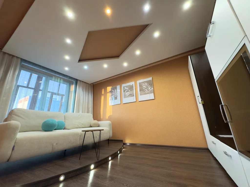 Люксовая двухкомнатная с авторским освещением