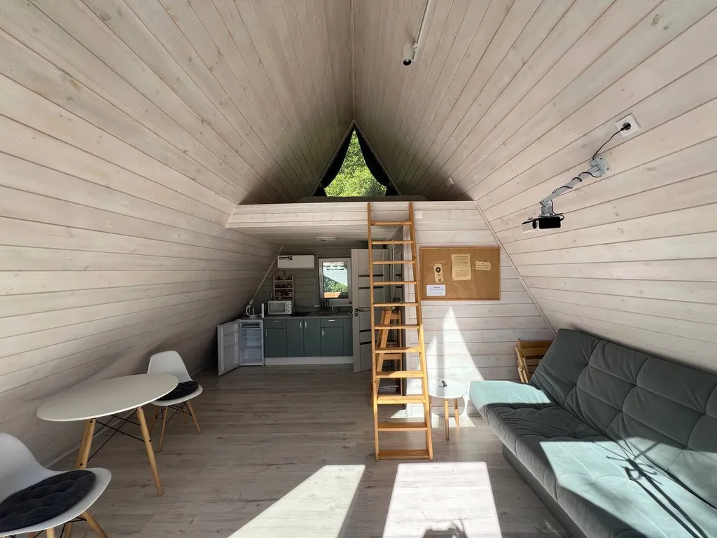 Дом A-frame с сибирским горячим чаном на дровах