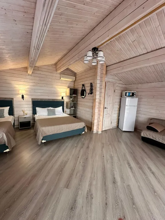 Коттедж Апартаменты с видом на море Комната 35 кв.м, кухня-веранда 18 кв.м. — Кучугуры