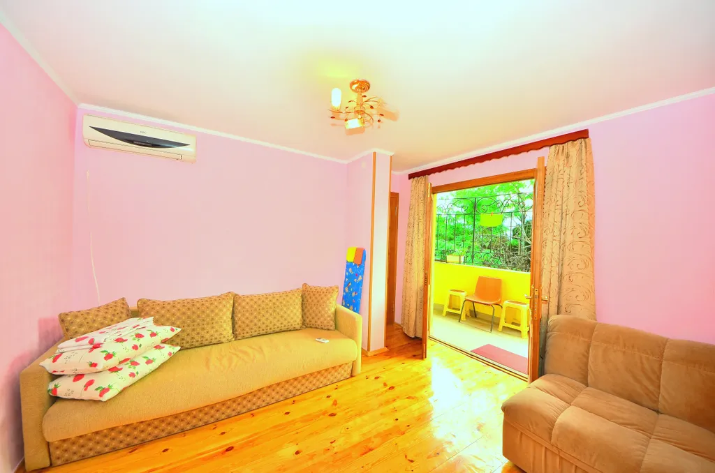 Коттедж Дом в Ялте,с двором,мангалом, рядом с пляжем. — Ялта