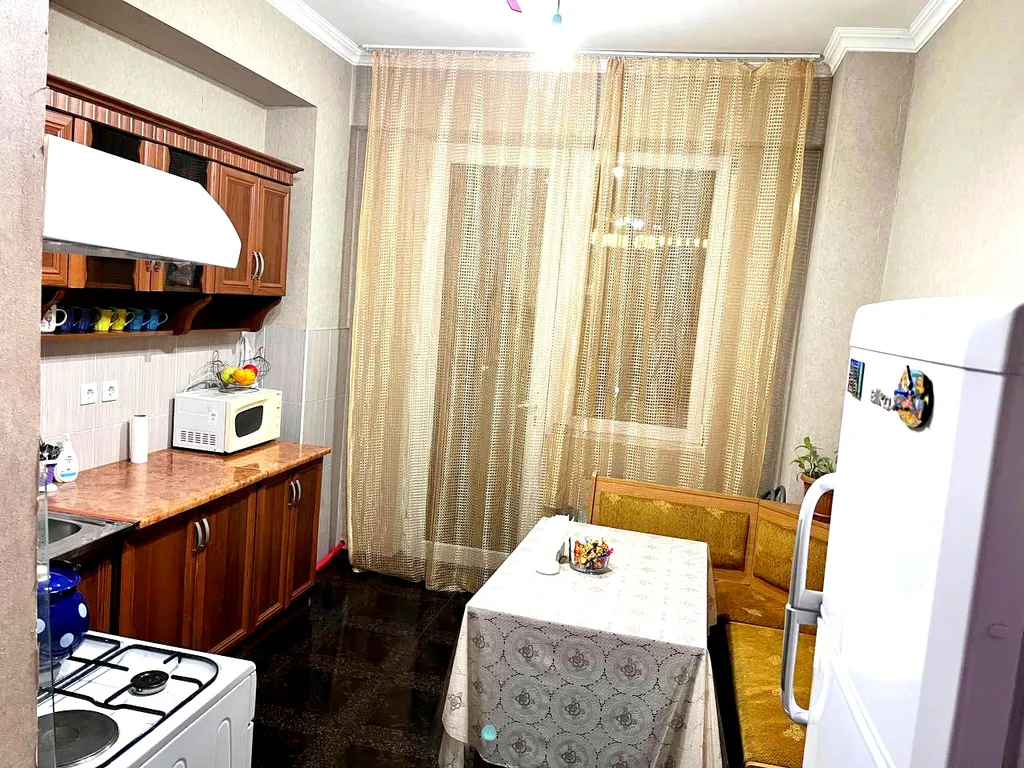 Большая и просторная квартира с двумя балконами в центре