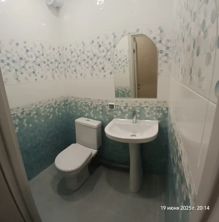 Комната в коттедже с окнами на восток