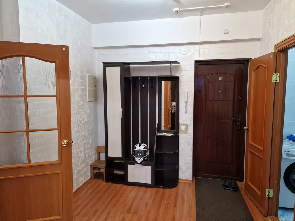 В новостройке на 11ом этаже с большой кухней и видом на плотину ГЭС!