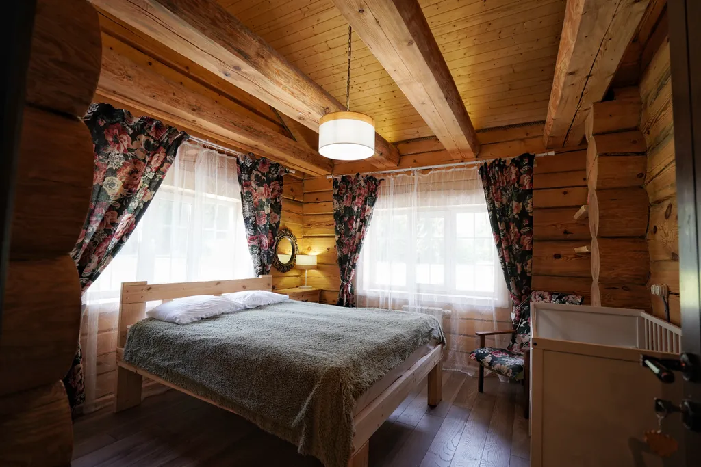 5-комнатный двухэтажный Коттедж Цветы в Подмосковье в окружении леса