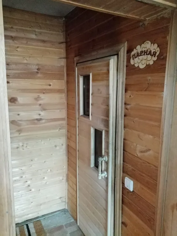 Уютный дом на берегу реки