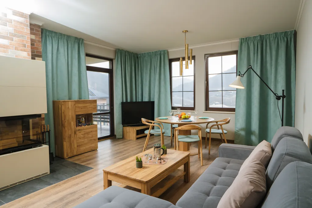 Красивый современный апартамент с 3 спальнями. Камин. Терраса. Горы.