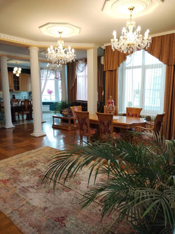 Большой пентхаус с бассейном