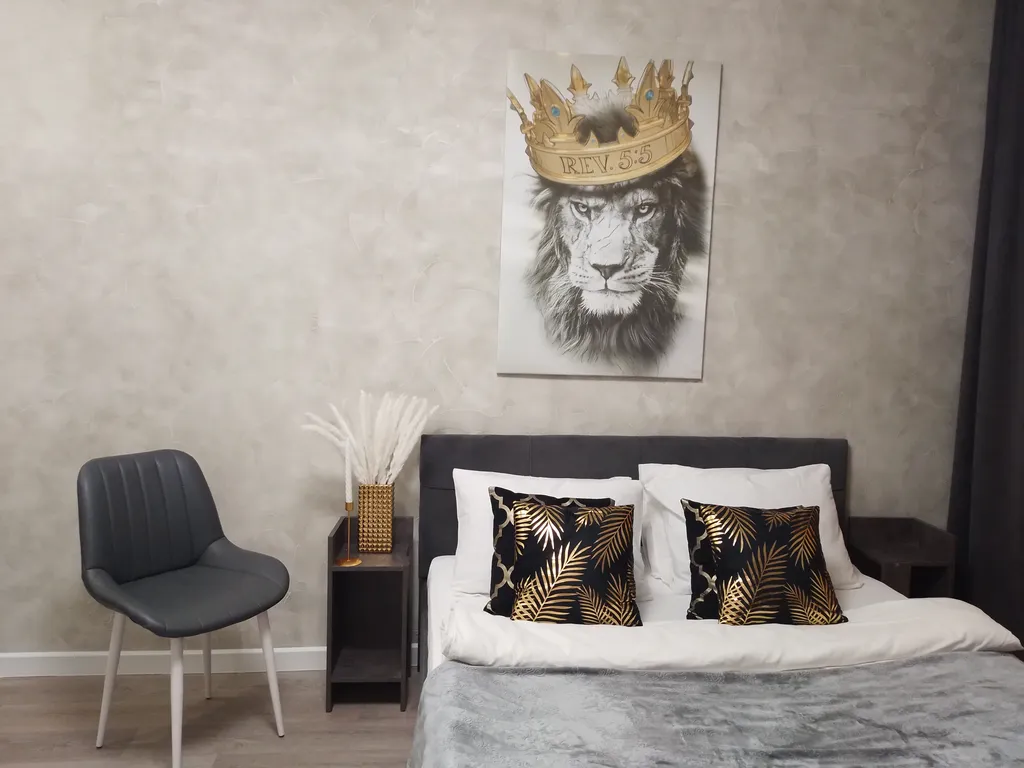 Студия Брутальный лев с панорамным видом на набережную реки