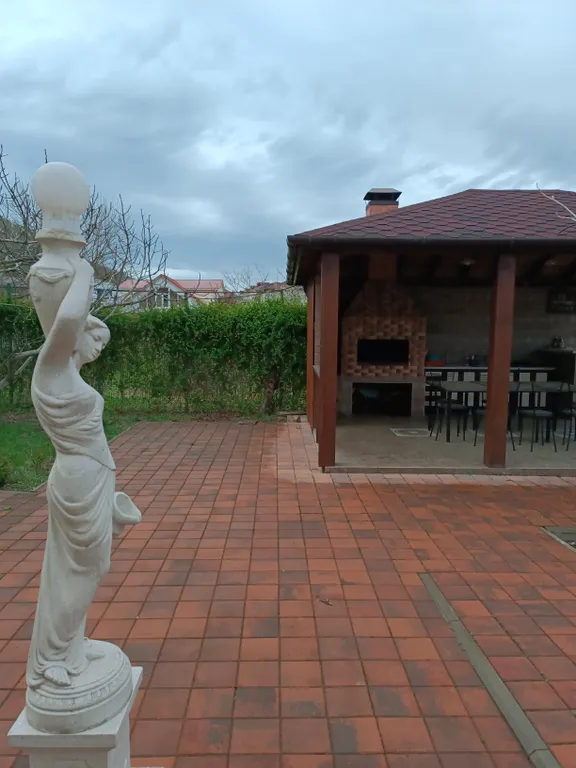 Дом у бассейна