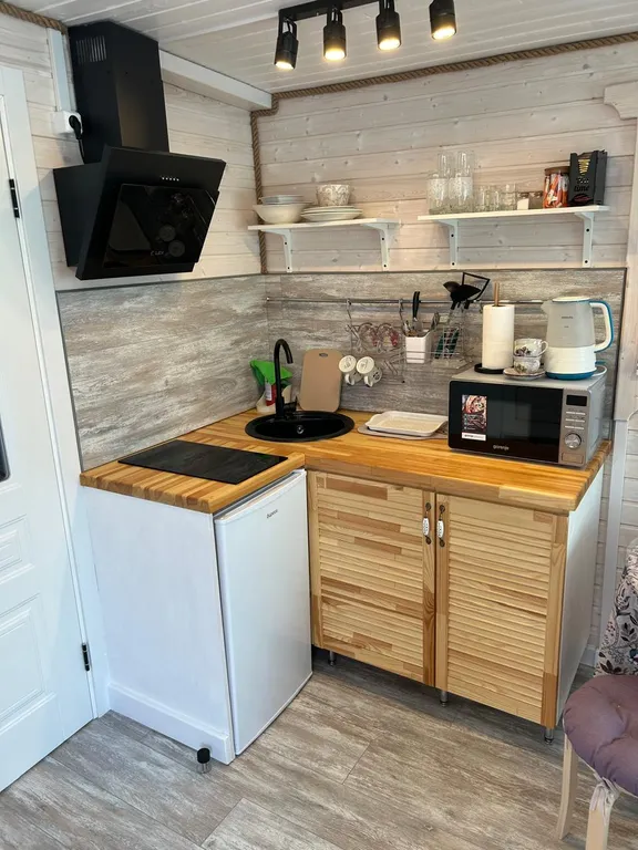 Уютный домик рядом с речкой