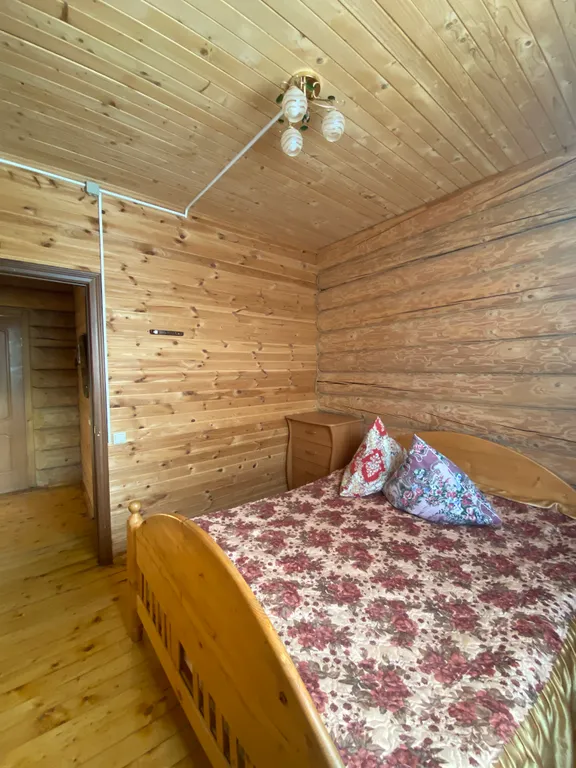 Дом  на  берегу озера Селигера