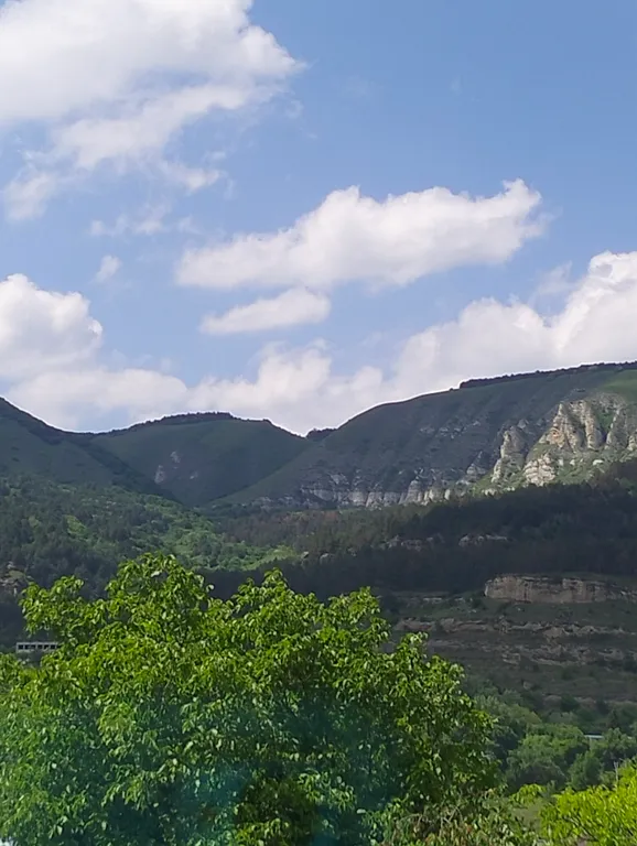 Уютный дом с цветами, видом на горы, мангалом