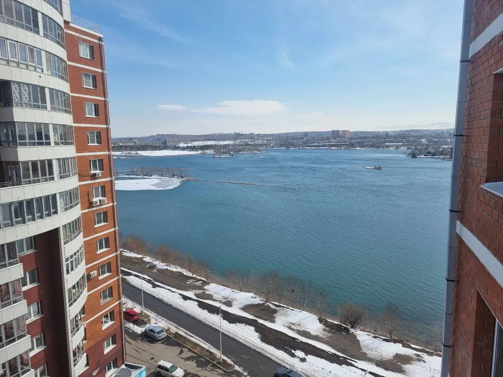 Евростудия с видом на реку Ангара