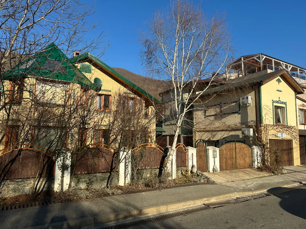 Вилла на первой линии Эсто-садка через дорогу от Горки города