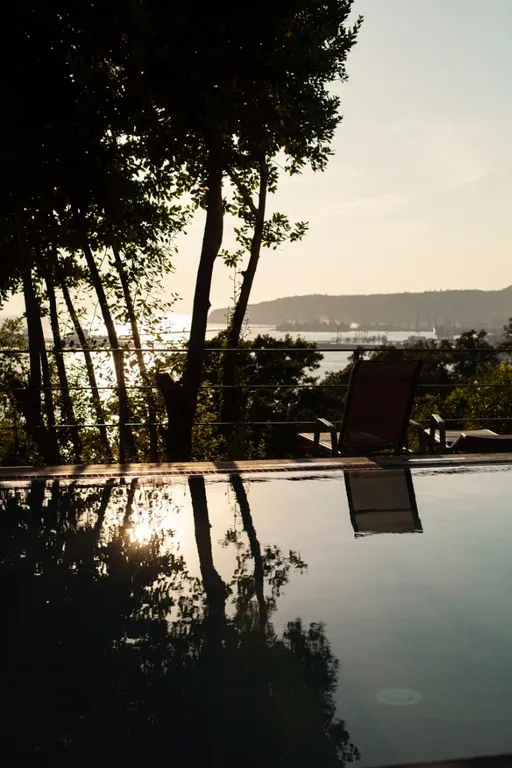 Четырехместный номер с террасой и видом на море.