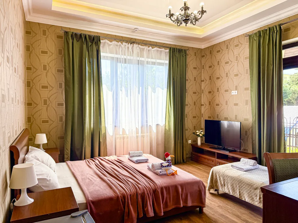 Квартира Трехместный делюкс с балконом, 3 минуты до моря, центр, парковка — аренда посуточно в Геленджик