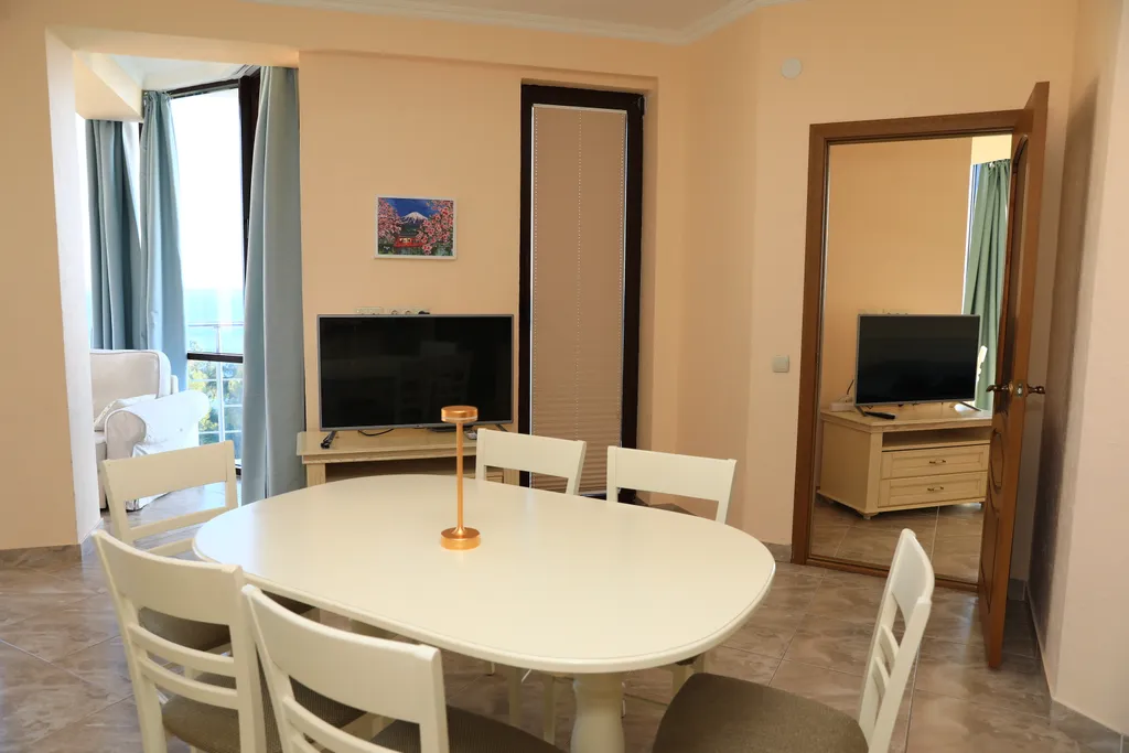 Двухкомнатные апартаменты 50 м от моря