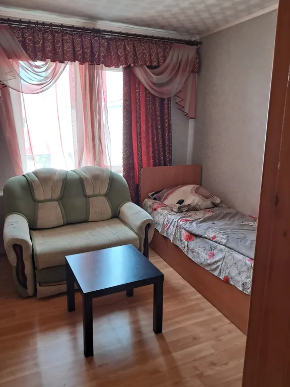 Просторная 2-комнатная квартира со свежим ремонтом недалеко от въезда.