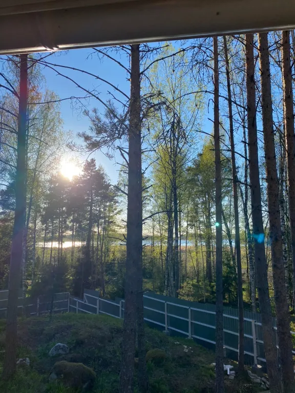 Загородный дом с видом на озеро