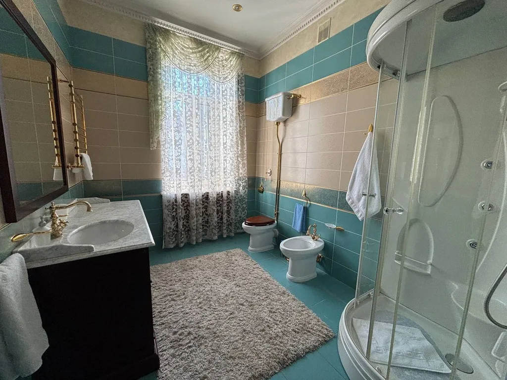 Двухэтажный коттедж с видом на парк в центре Минска