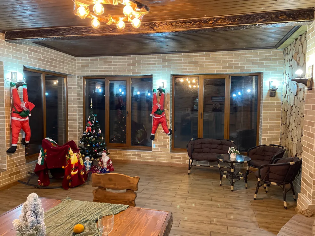 Уютный дом с большой и теплой террасой