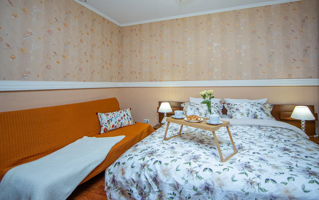 4BR Apartment next to St Isaak Cathedral