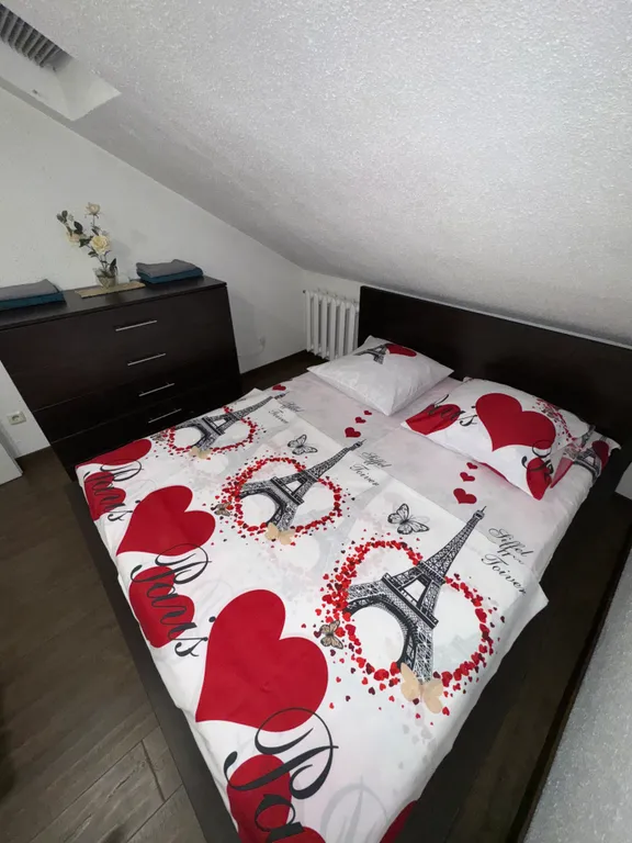 On two levels with two bathrooms