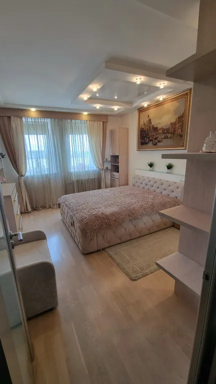 Просторная 2-х комнатная квартира недалеко от площади Победы в тихом центре