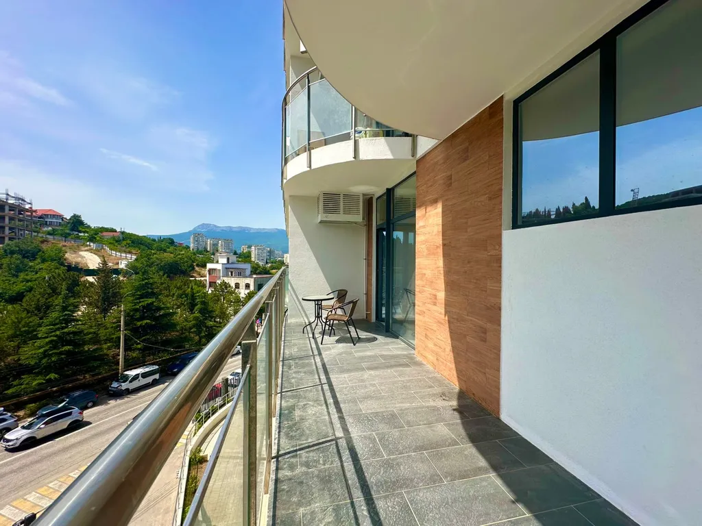 Дизайнерская студия Ls-family comfort вид на горы и город с 4 этажа