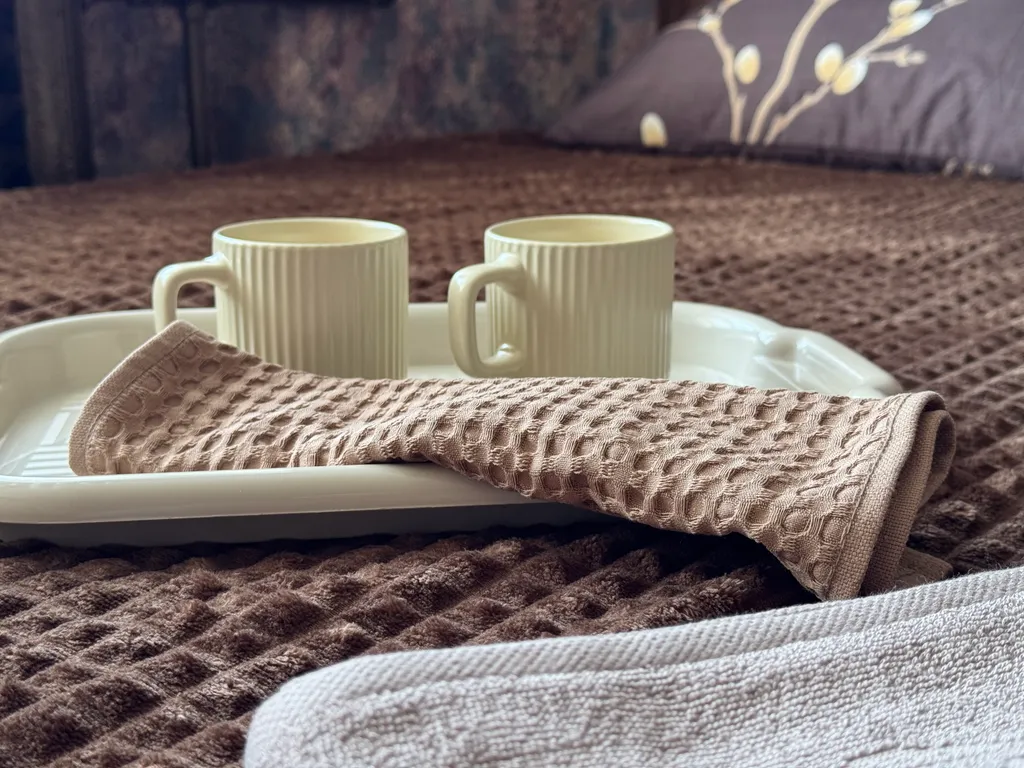 Уютная комната с видом на горы