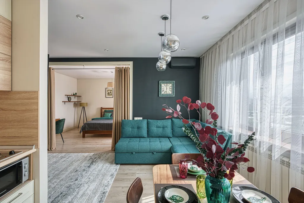 Современный апартамент в центре с видом на город и горы у метро